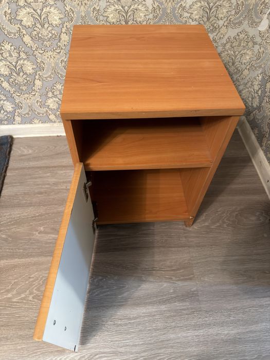 Прикроватная тумбочка