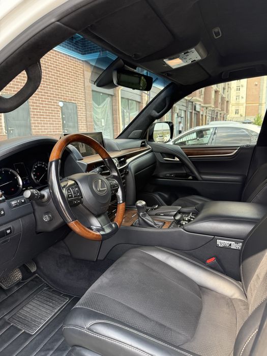 Продаётся Lexus Lx 570