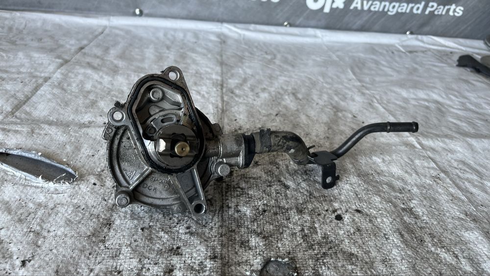 Hyundai i30 1.6 CRDi вакуум помпа