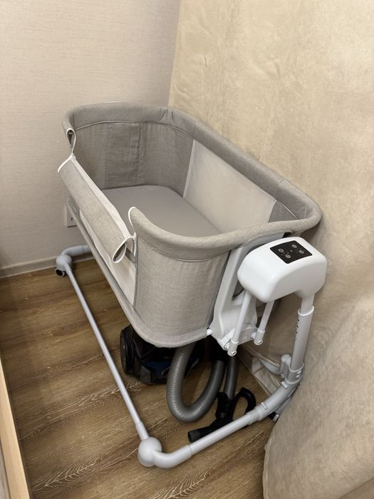 Кроватка с механизмом укачивания, манеж