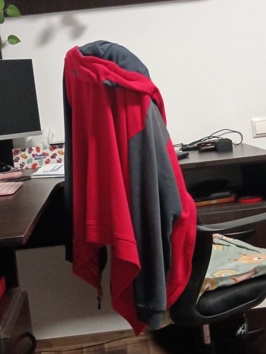 Bluza mărimea M roșie marca zara