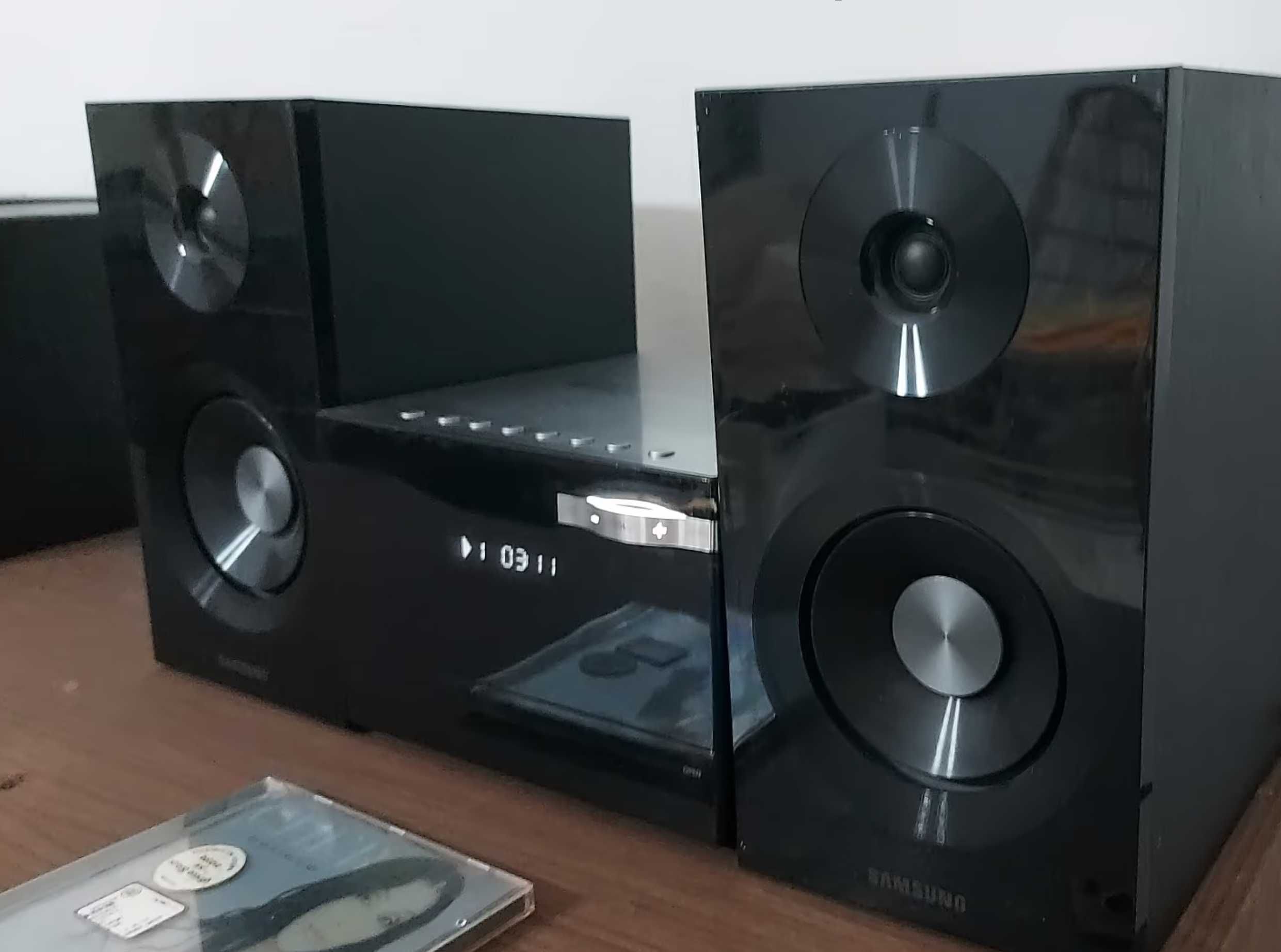 Sistem audio Samsung 70W RMS, Bluetooth 5.3, USB, radio,