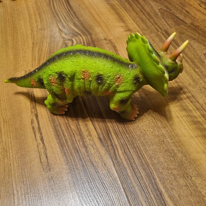 Dinozauri mari și mici