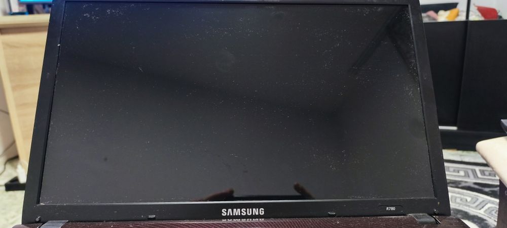 Vând laptop Samsung vișiniu
