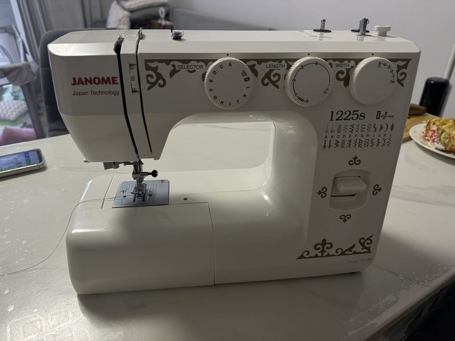 Швейная машинка Janome 1225S