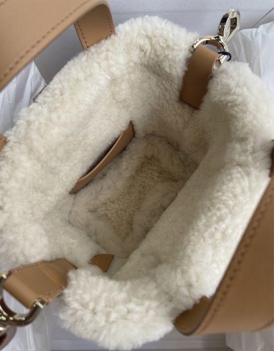 Dior чанта с пух