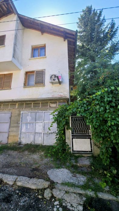 Продава се ВИЛА в село Кладница, община Перник.