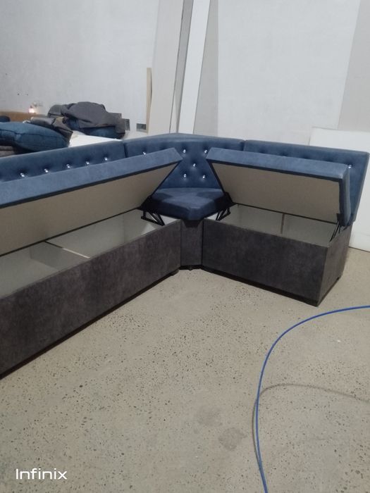 Кухонные уголок с ящиками