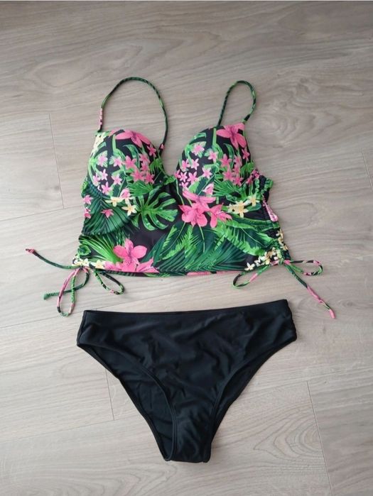 Costum de baie nou