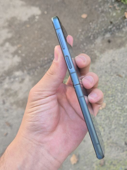 Samsung Galaxy Z Flip 3 200$