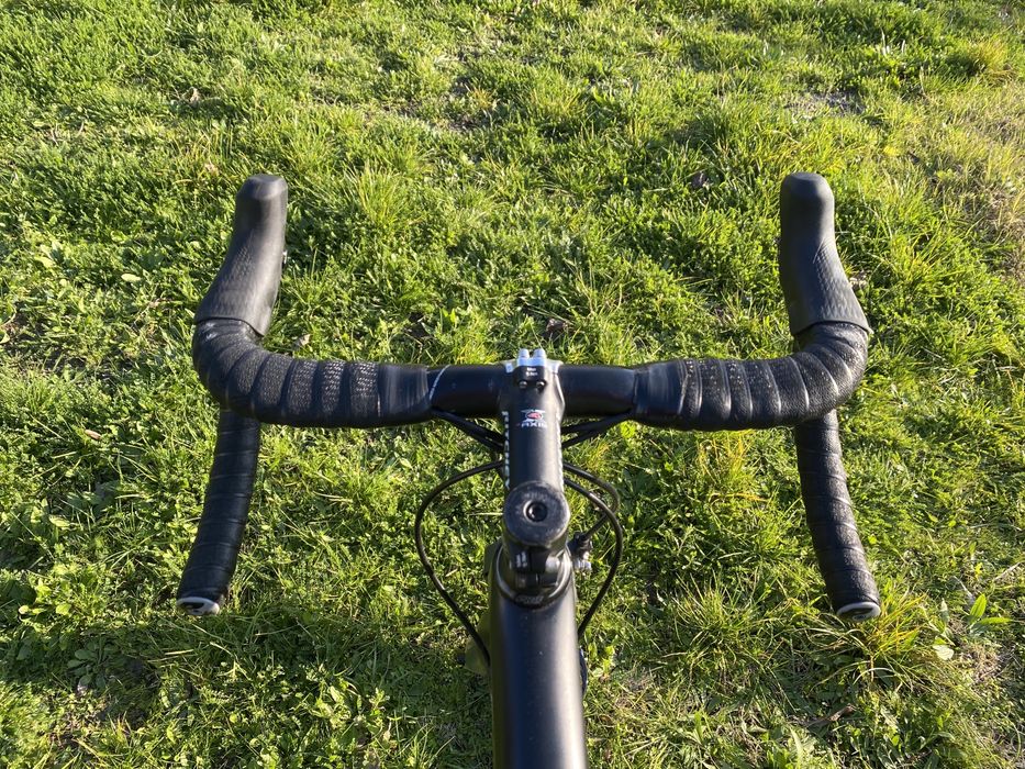 Карбонов Шосеен велосипед Scott addict