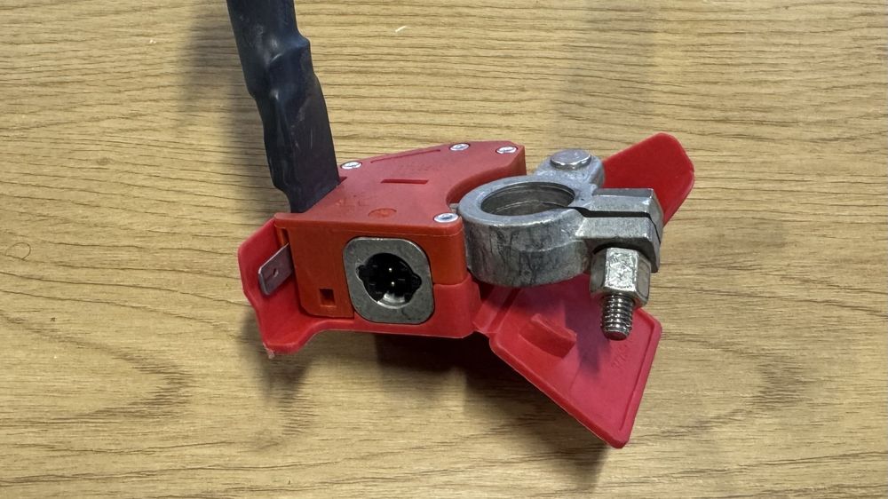 BMW G20 G21 G81 Пиропатрон Battery cable plus