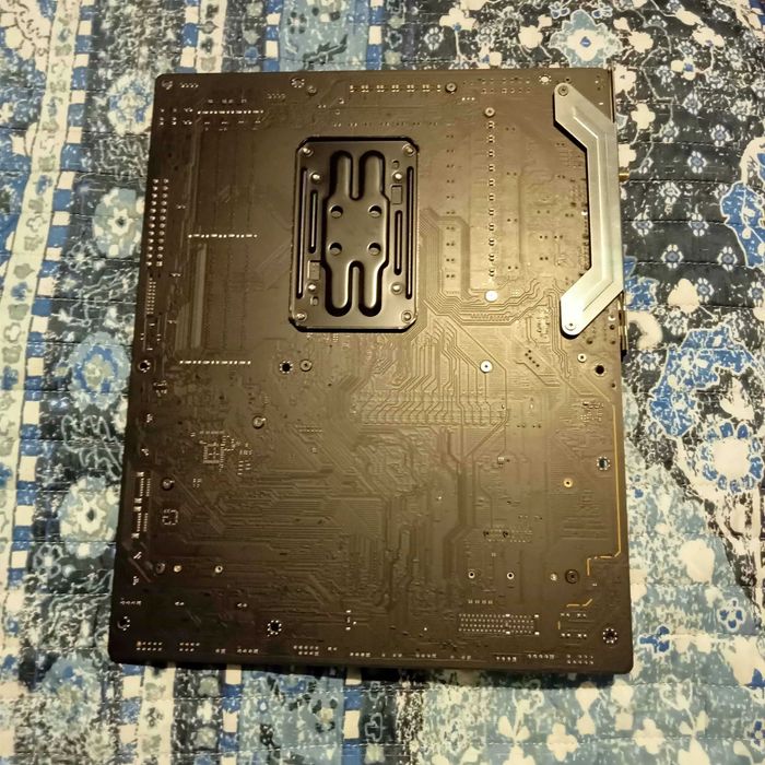 Дъно ASRock B650E PG Riptide WiFi