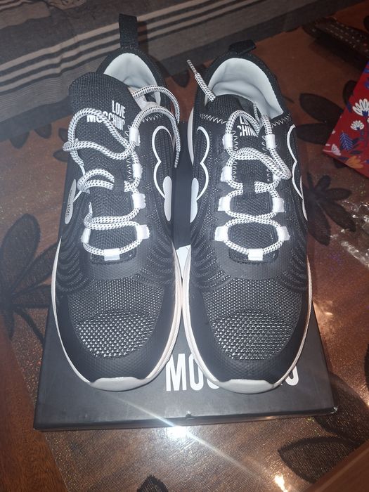 Adidasi love moschino