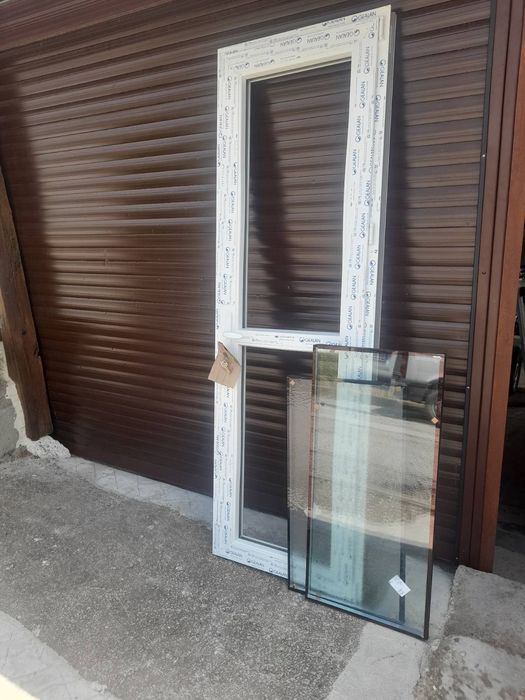 ИЗГОДНО Продавам чисто нова входна врата с размери 75/230см.