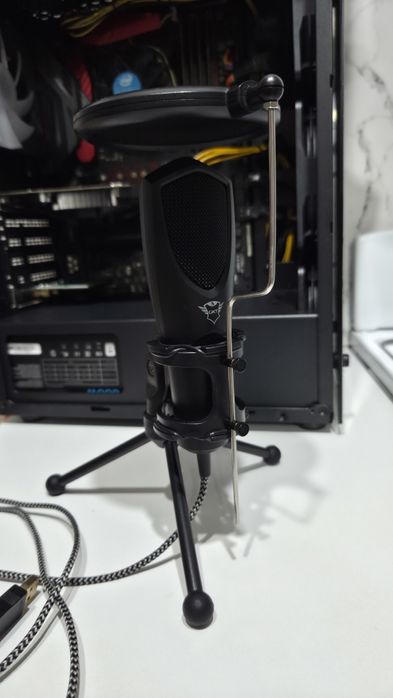 Продам микрофон Trust GXT 232 Mantis
