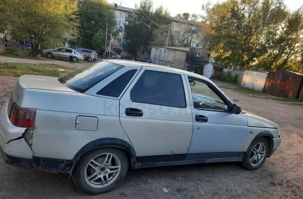 Машина ваз 2110 на ходу