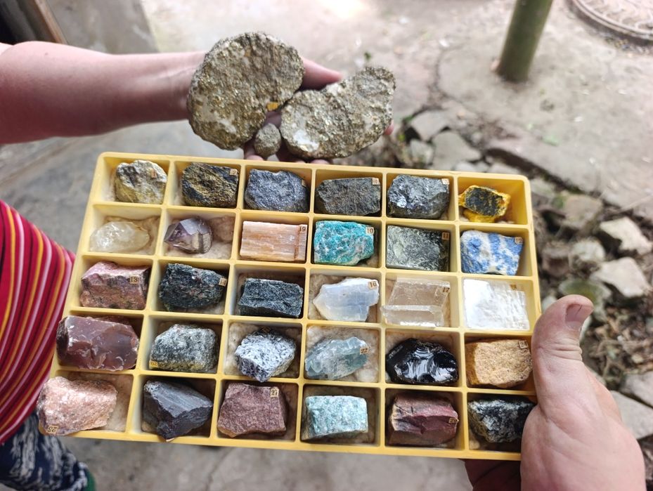 Minerallar kolleksiyasi sotiladi, коллекция минеральных камней