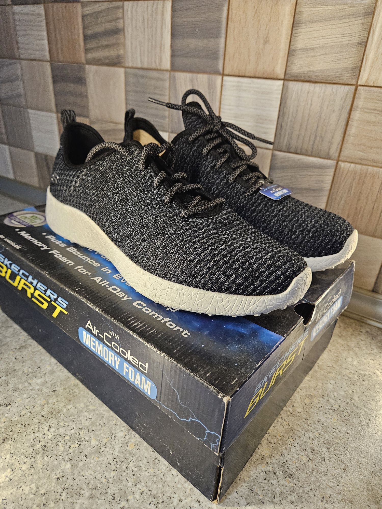 Skechers Donlen. Memory Foam. 43 . 69 . Olx