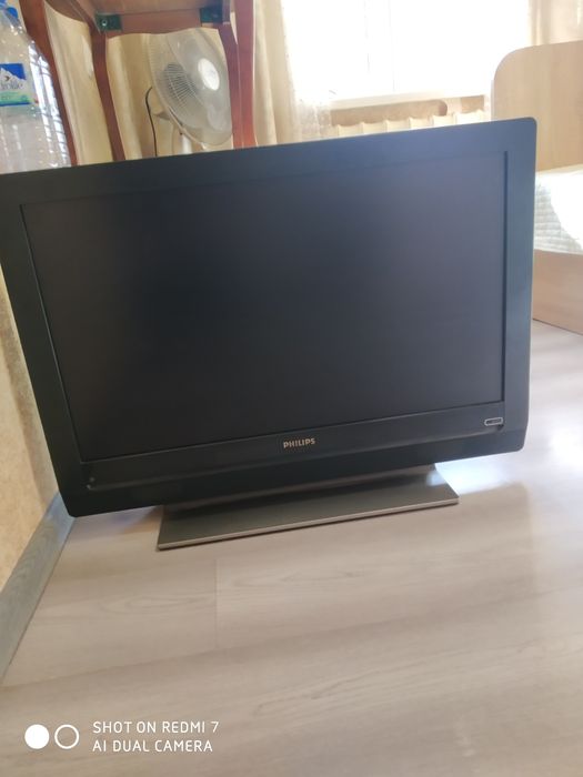 ТV pro телевизор Philips в рабочем состоянии диагональ 80 см.