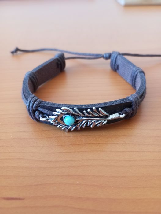 Браслет из кожзам с регулируемой длиной