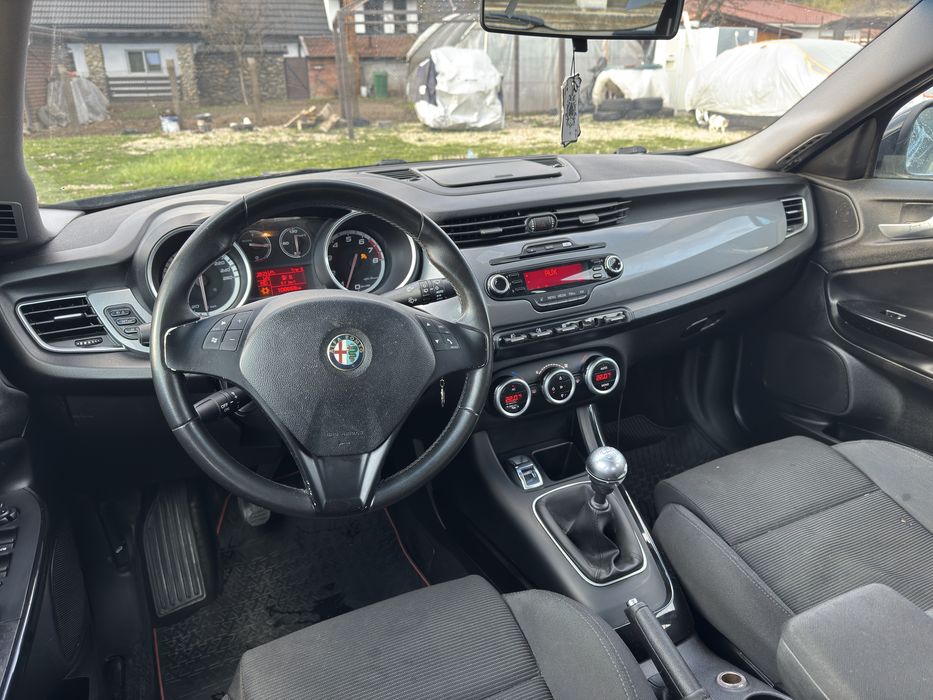 Alfa Romeo Giulietta 2012 1.4 benzina usor avariata !