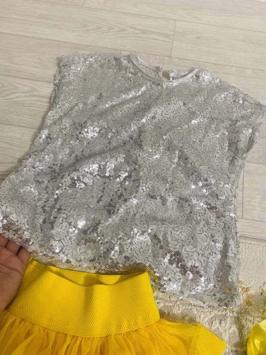 Продам желтый юбка  и бантик