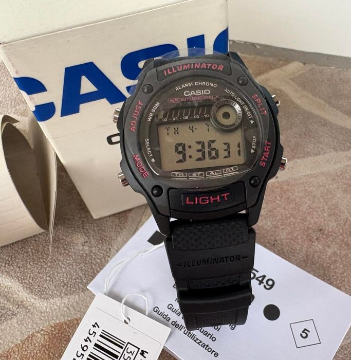 Оригинален часовник на Casio!W-220H-1A2VEF

Модел: W-220H-1A2VEF
