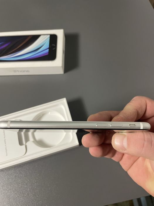 Айфон SE 2020, 64Gb