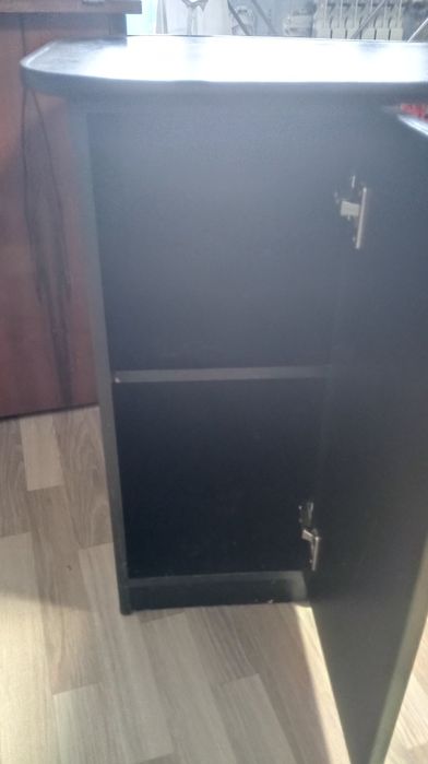 Маникюрный черный стол