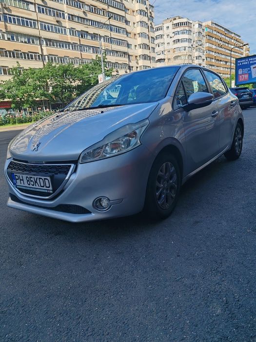 Peugeot 208,2013 ,1.2 benzina,