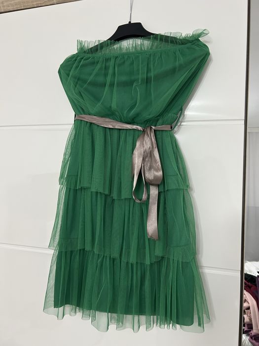 Rochii noi , s/m rosu si verde