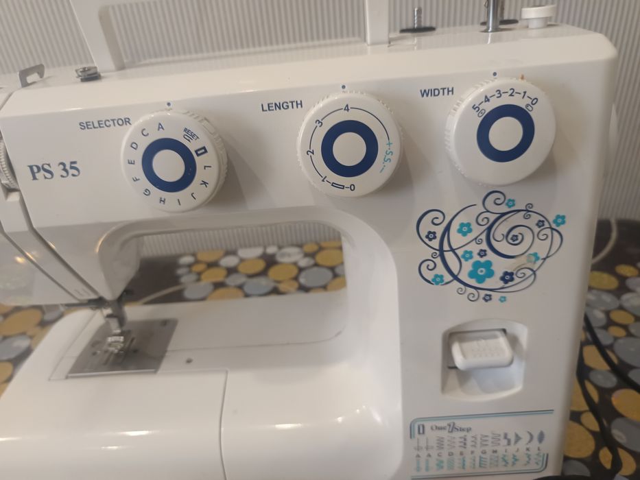 Продам швейную машинку Janome PS35