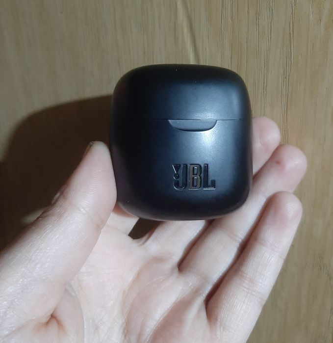 Vand Căști JBL Tune 220TWS / 225TWS – Sunet Pure Bass, Stare Excelentă
