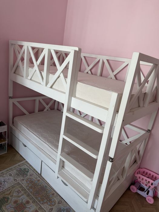 Продам двухъярусную кровать