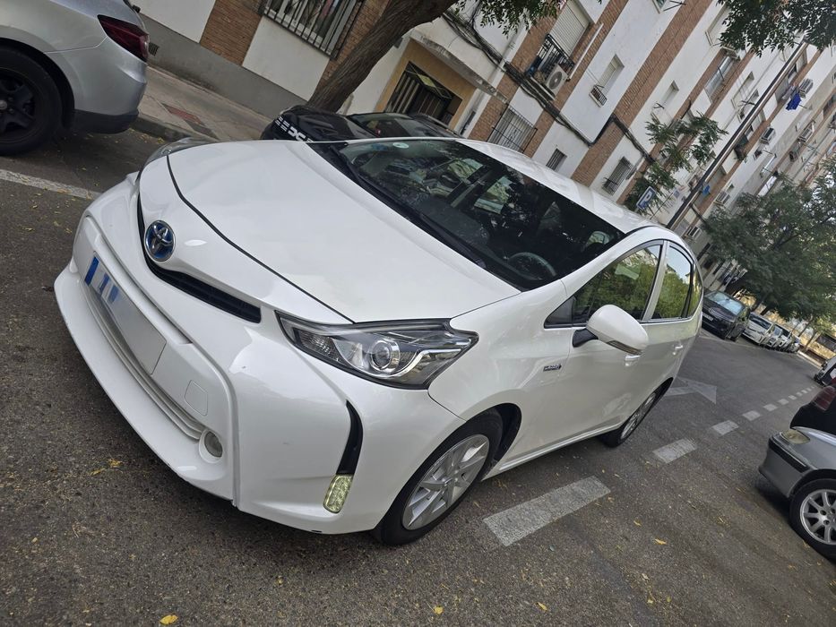 Inchiriere Toyota prius plus 7 locuri