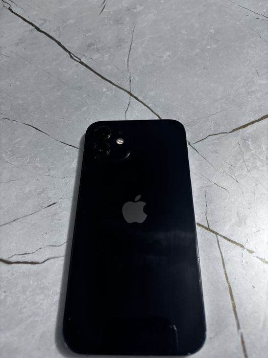 айфон 12 состояние хороший есть 1трещина на задней крышке и мелкиточки