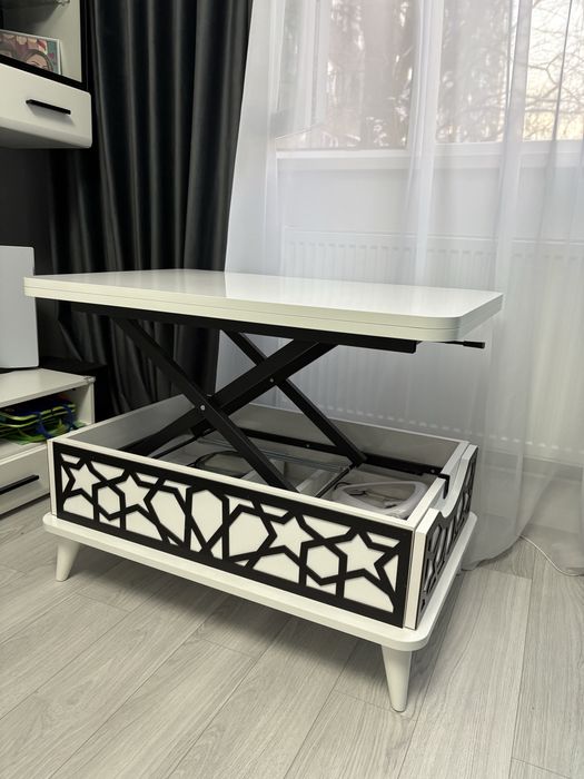 Masă pliabilă extensibilă cu 2 sertare – stare foarte bună