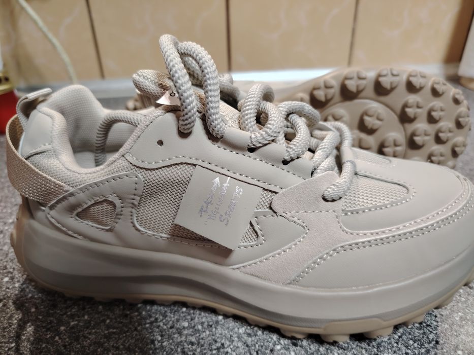 Adidași de sport damă la modă