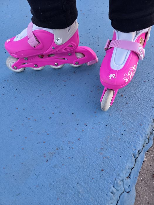 Role Barbie reglabile marime 30-33 folosite de cateva ori, cu ambalaj