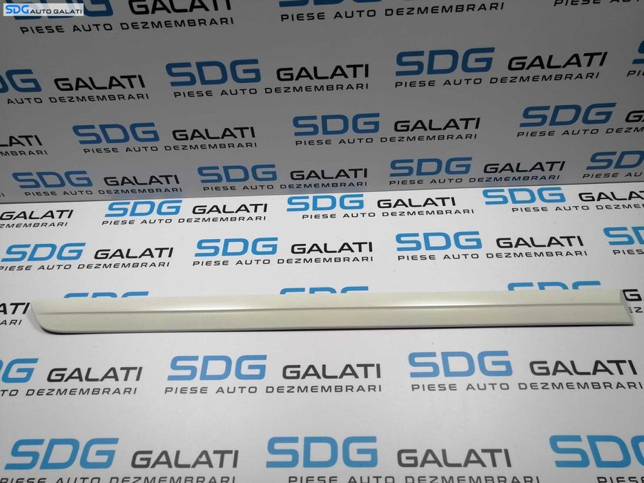 Bandou Ornament Grila de pe Usa Portiera Dreapta Spate Volkswagen Golf 6 Plus 2008 - 2014 Cod 5M0853754 [V0144]