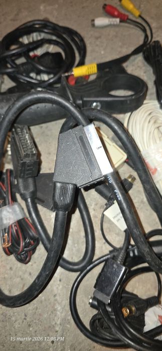 Diverse cabluri.