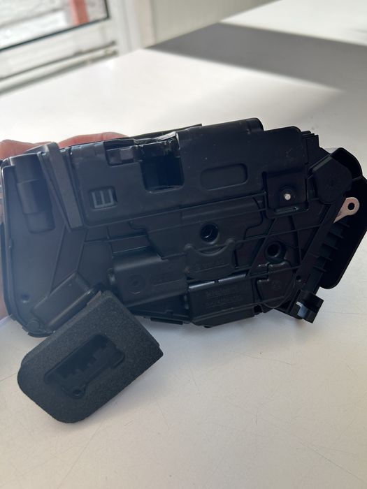 Оригинална брава на врата (VW Caddy,Passat B8,Audi Q3