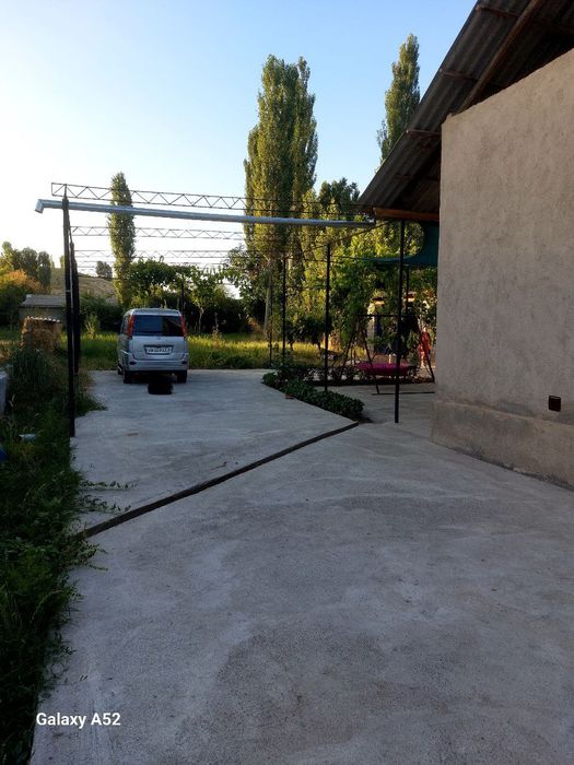 Uy sotiladi 4 xonali + oshxona 17 sotiq