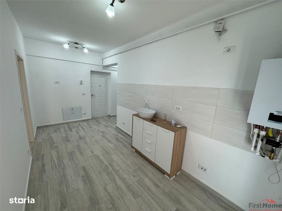 Garsoniera nemobilata - birou, etaj 2, parcare, bloc nou, Liceul Unire