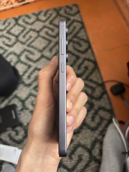 Продам Samsung s 24 Fe