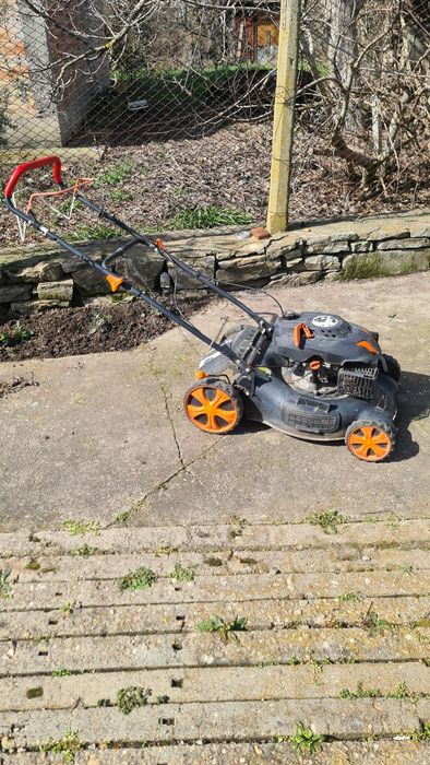 Бензинова самоходна косачка