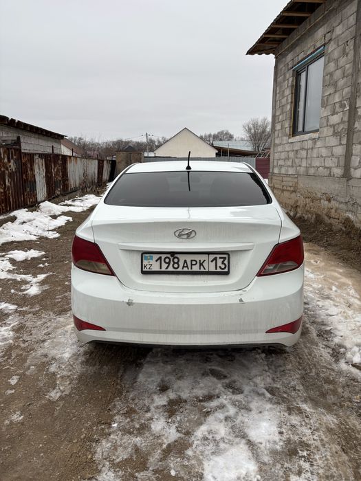 Хюндай акссент 2015