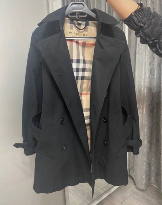 Palton Burberry în stare foarte buna