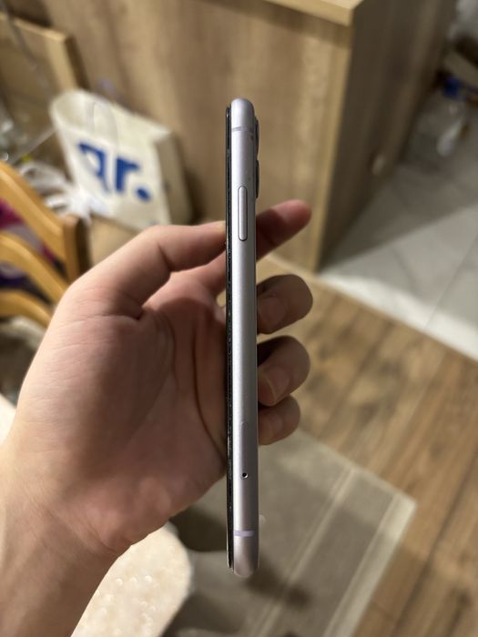 Продам айфон 11